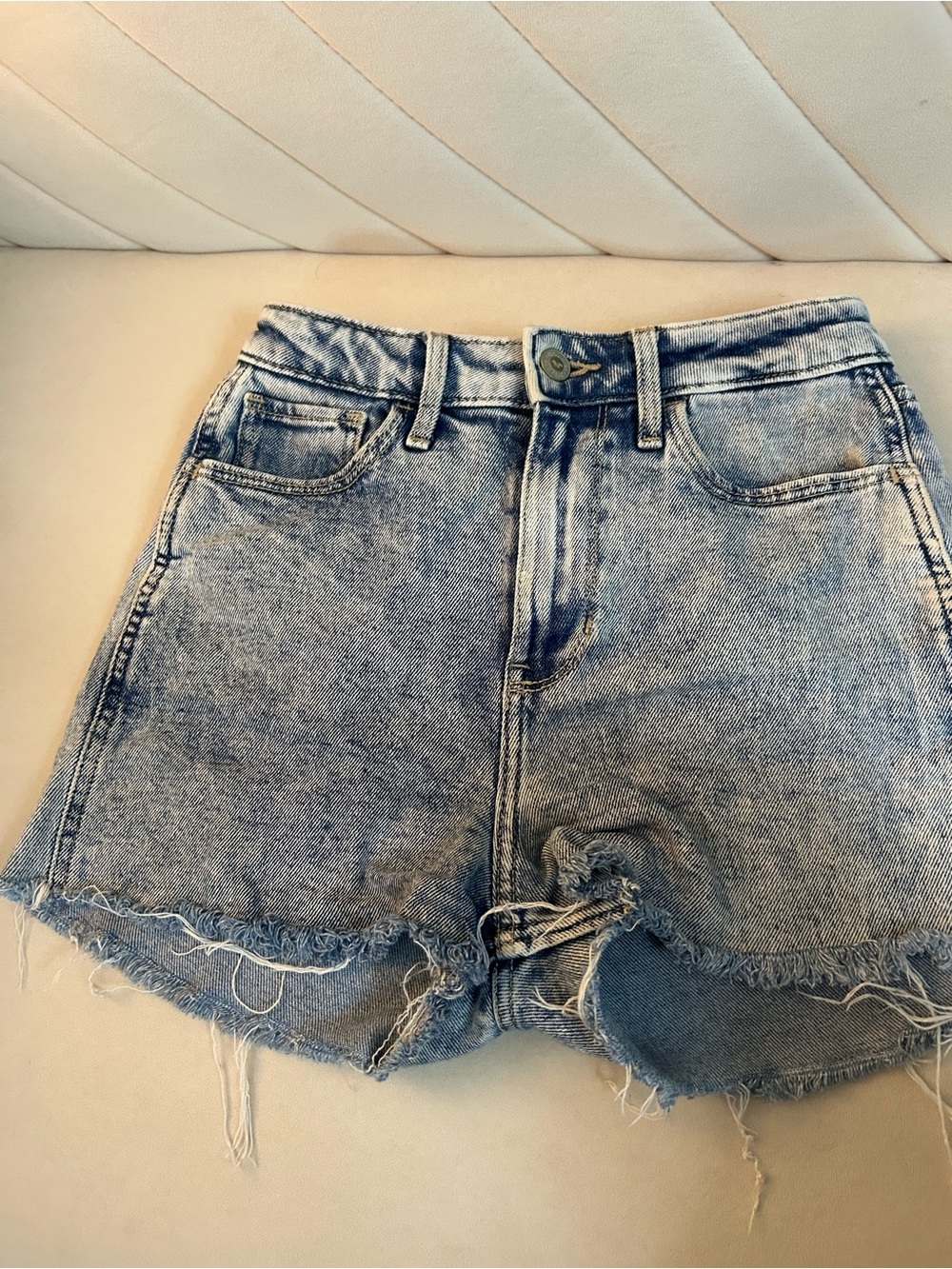 Hollister Ultra High-Rise Mom Jean Shorts Women's Distressed Jean Shorts in Blue